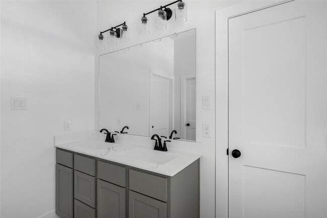 Building Photo - 12946 Rio Mariano Ln