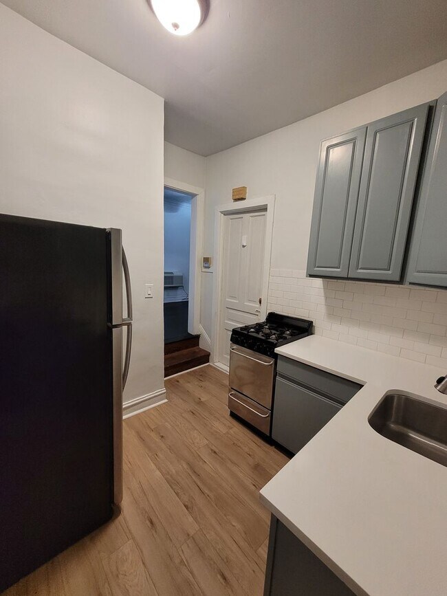 Building Photo - 3111 N Clifton Ave