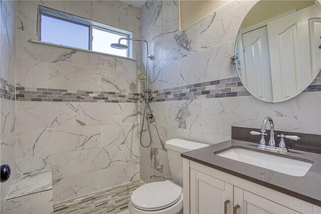 Building Photo - 1107 Middle Brook Dr