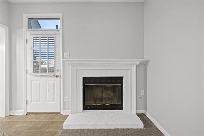 Building Photo - 714 Sutherland Dr