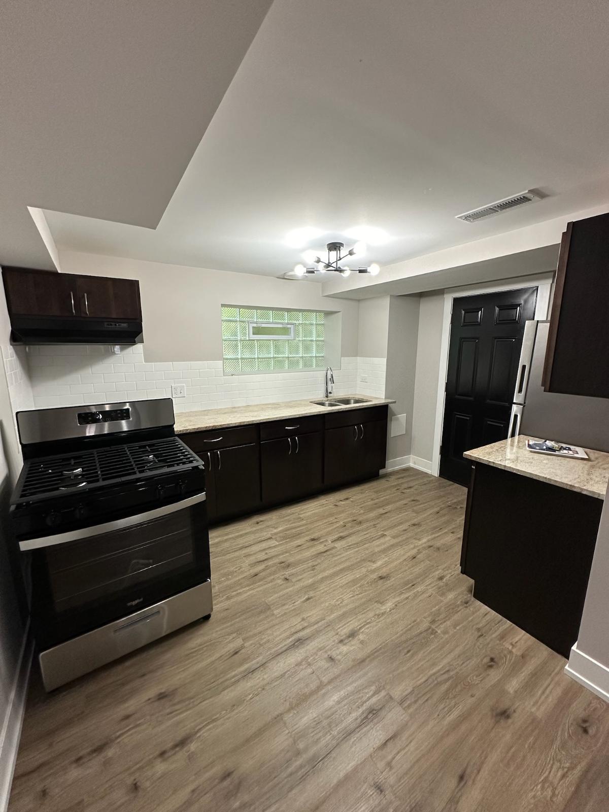Building Photo - 1056 W 81st St