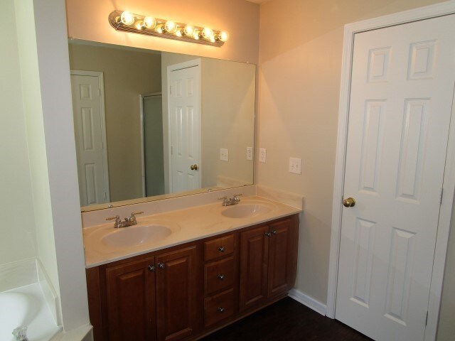 Building Photo - 324 Sunderland Way