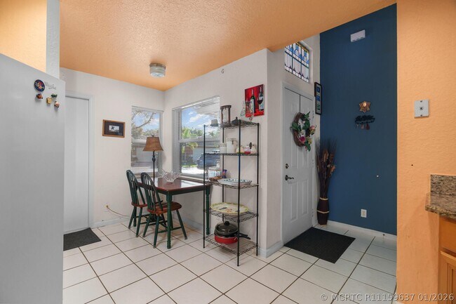 Building Photo - 5260 Grande Palm Cir