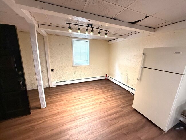 Building Photo - 612 Grand St
