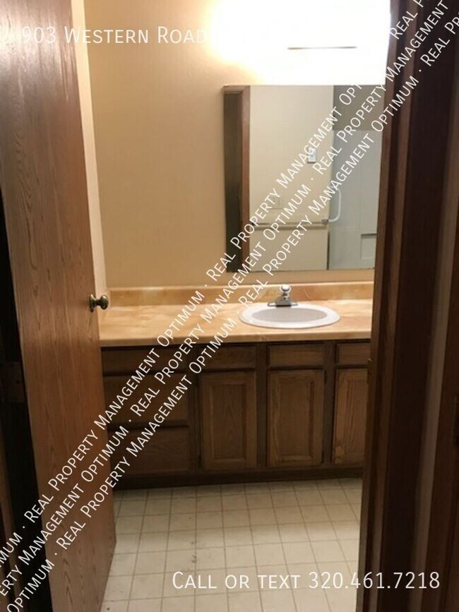 Building Photo - 903 Western Rd