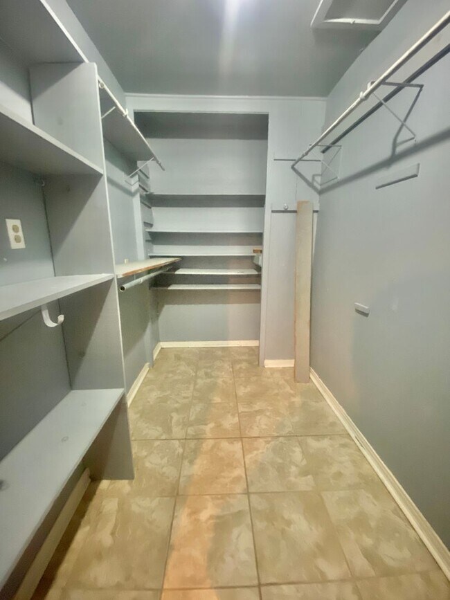 Building Photo - 2509 Knoxville Ave