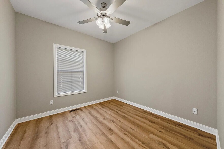 Building Photo - 2613 Cedrus Ave