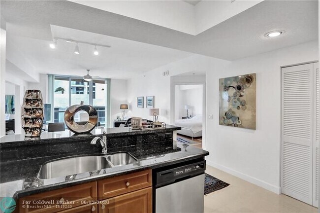 Building Photo - 111 SE 8th Ave