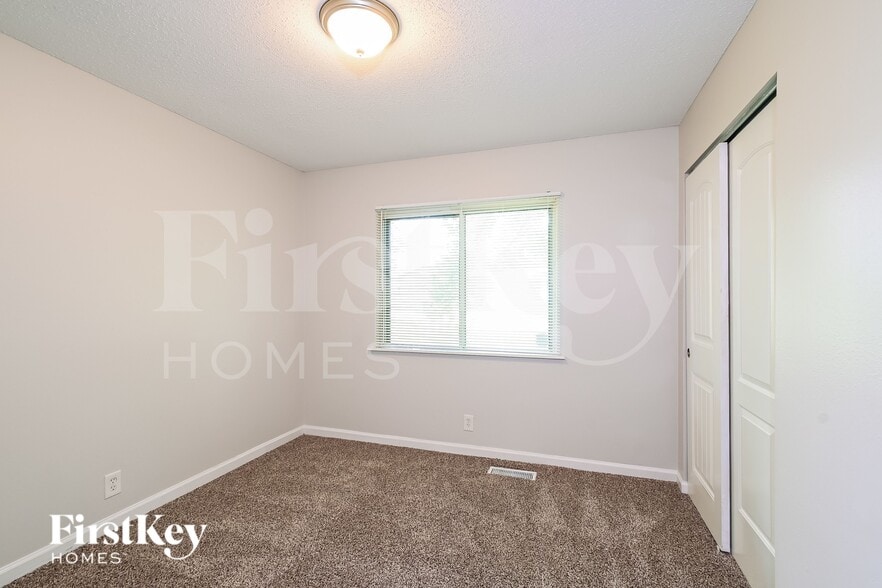 Building Photo - 3710 Woodman Dr
