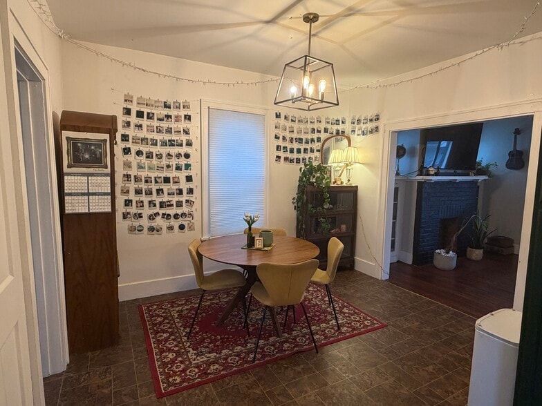 Building Photo - 148 E Elm St