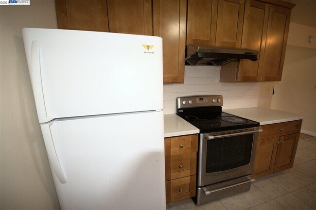 Building Photo - 1345 Kingfisher Way
