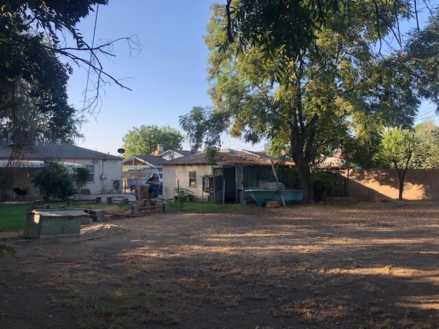 Building Photo - 2538 La Siesta Dr