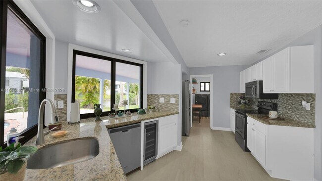 Building Photo - 540 SW 101st Ave