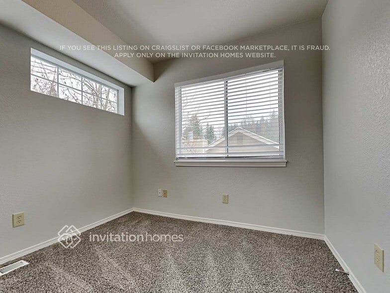 Building Photo - 1722 Mapleview Ct NE
