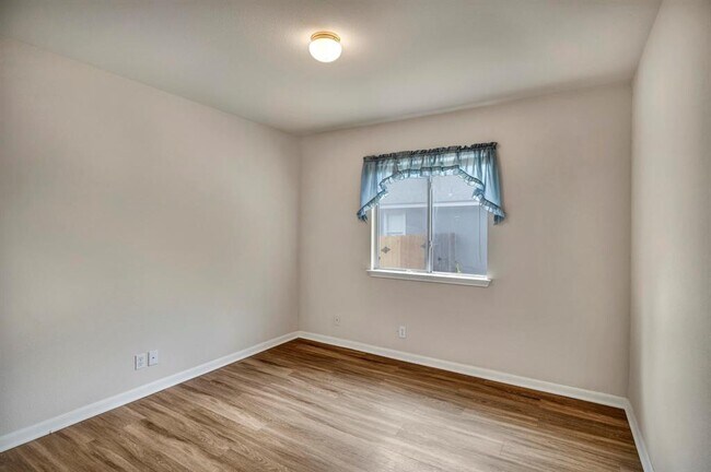 Building Photo - 216 Meadowside Dr