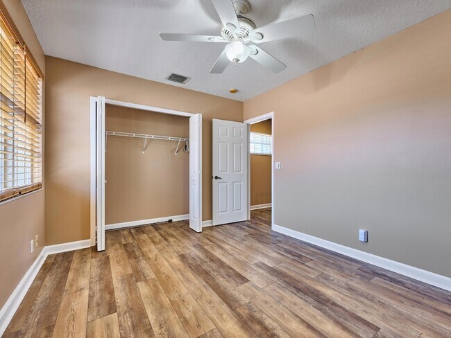 Building Photo - 530 Commons Dr