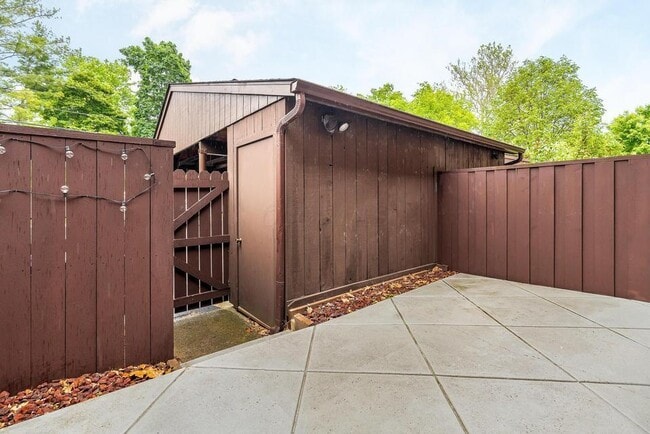 Building Photo - 2806 Downing Way