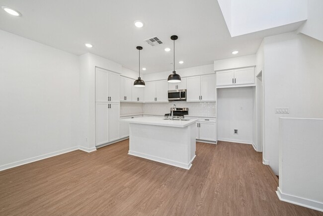 Building Photo - 11048 Luminate Dr