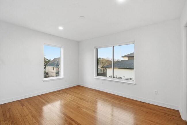 Building Photo - Beautiful Houston Home Featuring a Private Pool