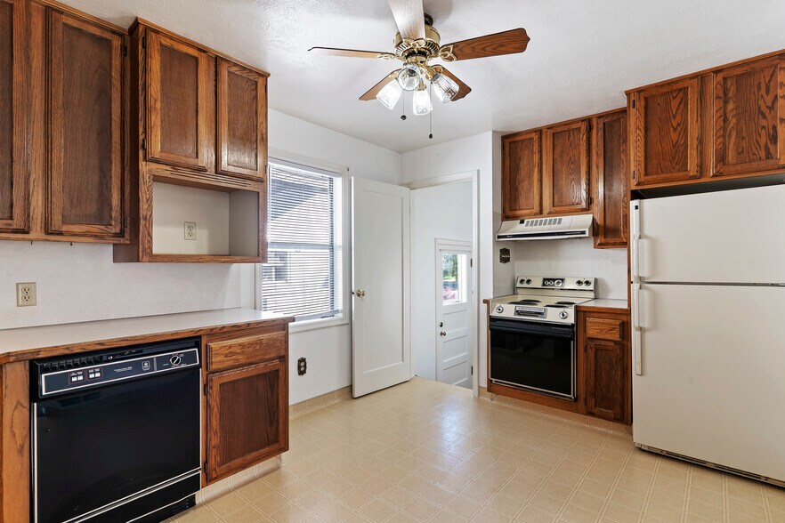 Building Photo - 3371 Quincy Ave