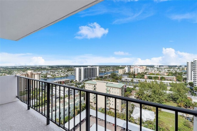 Building Photo - 405 N Ocean Blvd