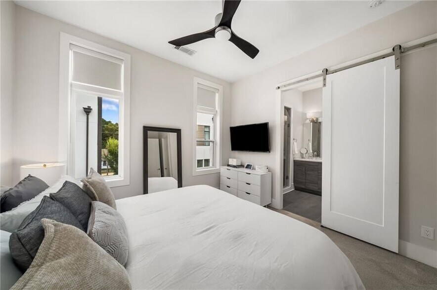 Building Photo - 52 Reynolds Square Ln