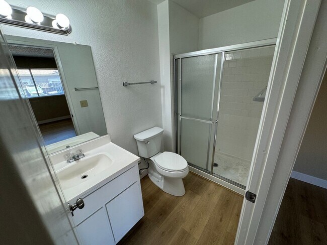Building Photo - 3 bedroom 2 bathroom | House in Tahoe Park