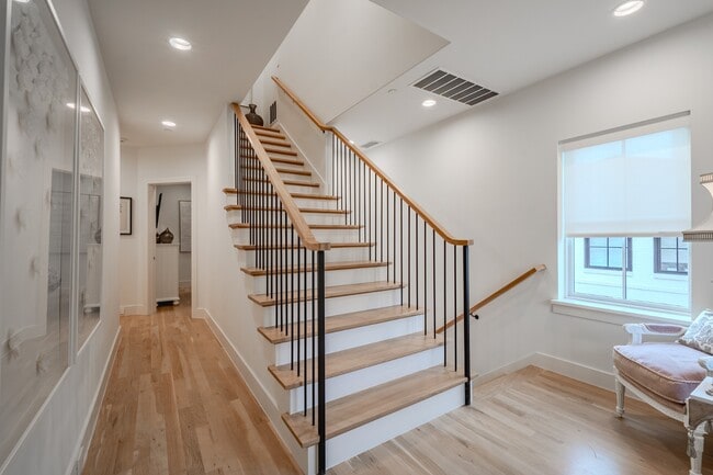 Building Photo - Open Concept custom build by Hudson Co in Highland Park!