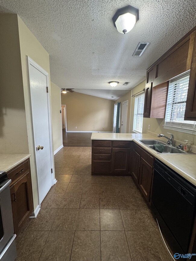 Building Photo - 206 Peabody Rd