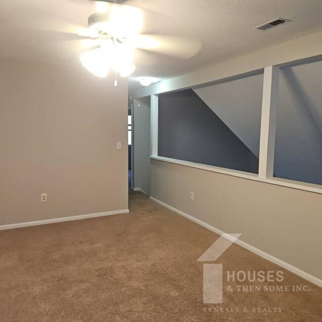 Building Photo - 28 Shore Dr