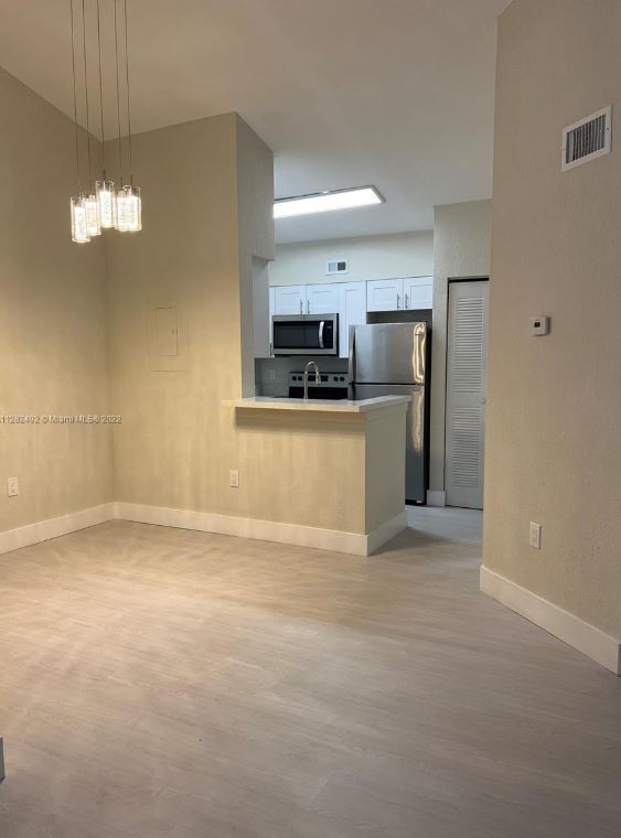 Building Photo - 2811 N Oakland Forest Dr