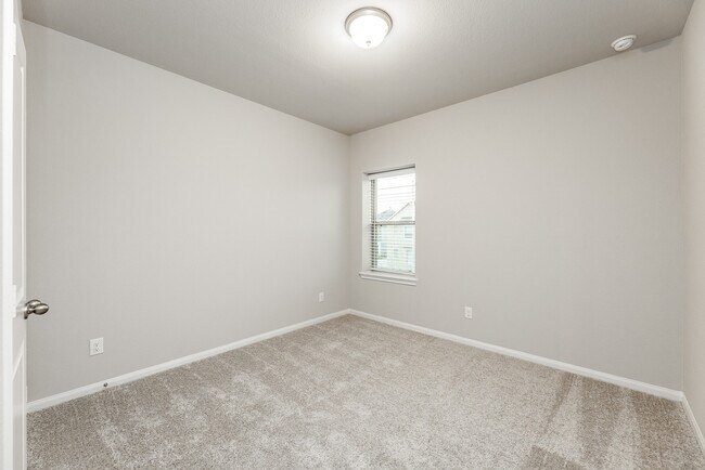 Building Photo - 31115 Mahogany Fir Trl