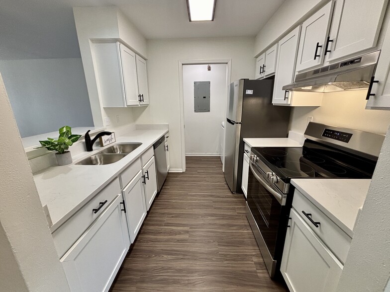 Primary Photo - Crown Ridge Apartments