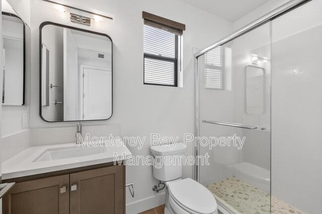 Building Photo - 108 8th St