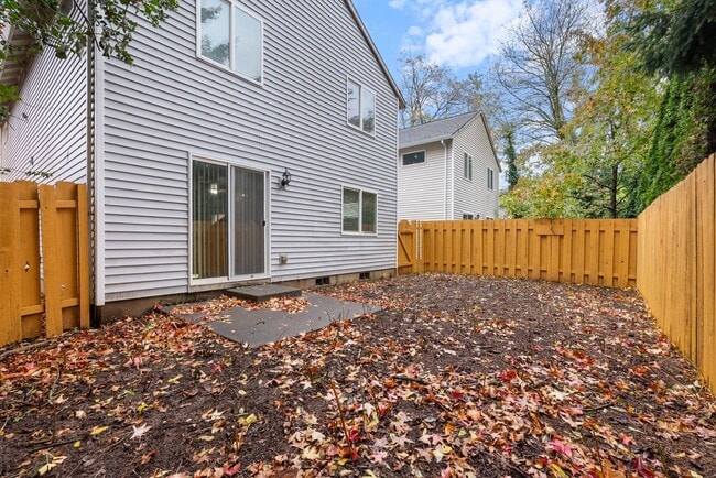 Building Photo - 4bed/2.5 Bath home - Available in SE Portland,