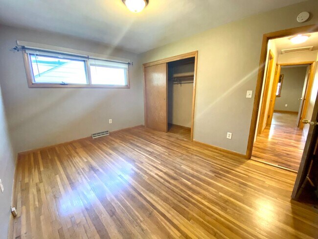 Building Photo - 1418