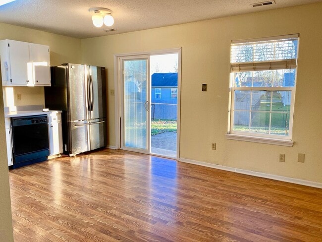 Building Photo - COMING SOON! Wonderful 3 Bedroom 2 Bathroo...