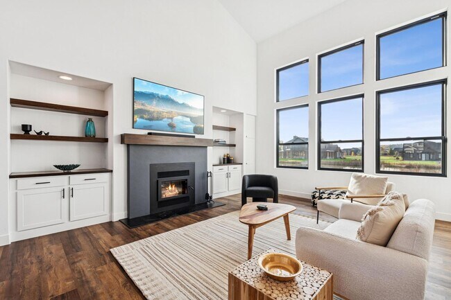 Building Photo - Whitefish Home in The Lakes