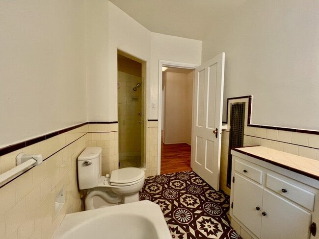 Building Photo - 8474 Fountain Ave
