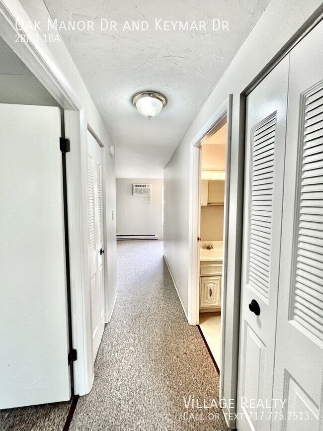 Building Photo - 230 Oak Manor Dr