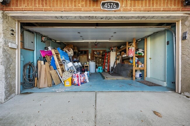 Building Photo - 45-76-76 Browvale Ln