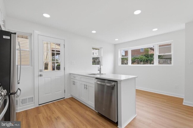 Building Photo - 1545 11th St S