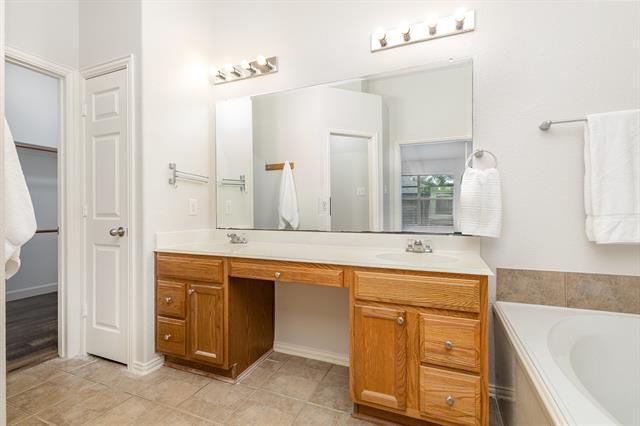 Building Photo - 14716 Lone Spring Dr
