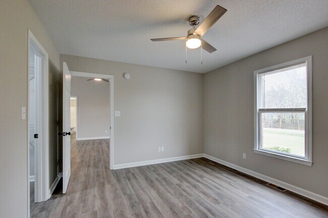 Building Photo - 2481 Clarksville Rd