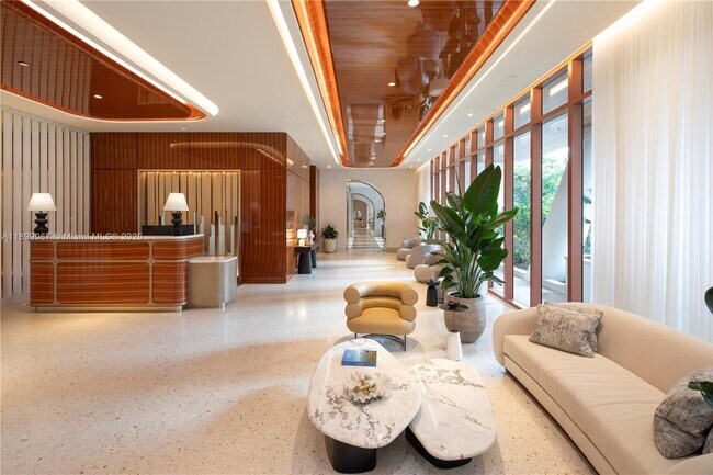 Building Photo - 2655 S Bayshore Dr