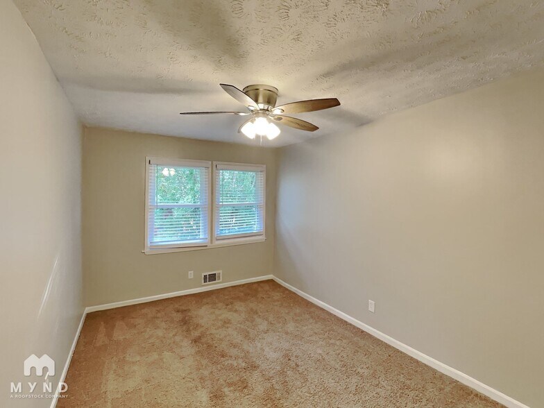 Building Photo - 3821 Rex Cir