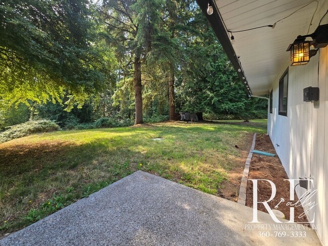 Building Photo - Spacious Port Orchard Home with Acreage, H...