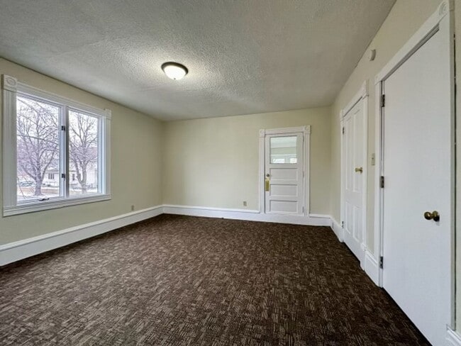 Building Photo - Stunning 4 bedroom house in Minneapolis!!