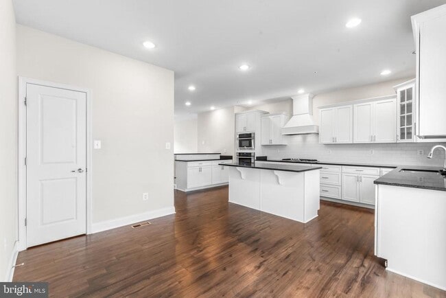 Building Photo - 8418 Kendall Ct