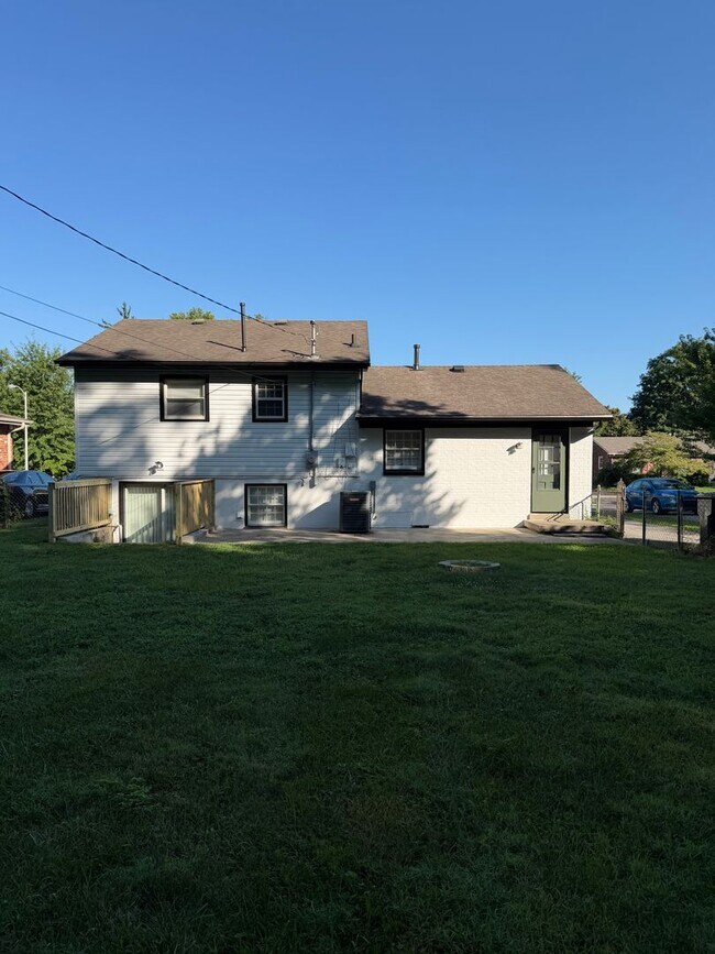 Building Photo - 2120 Sage Rd